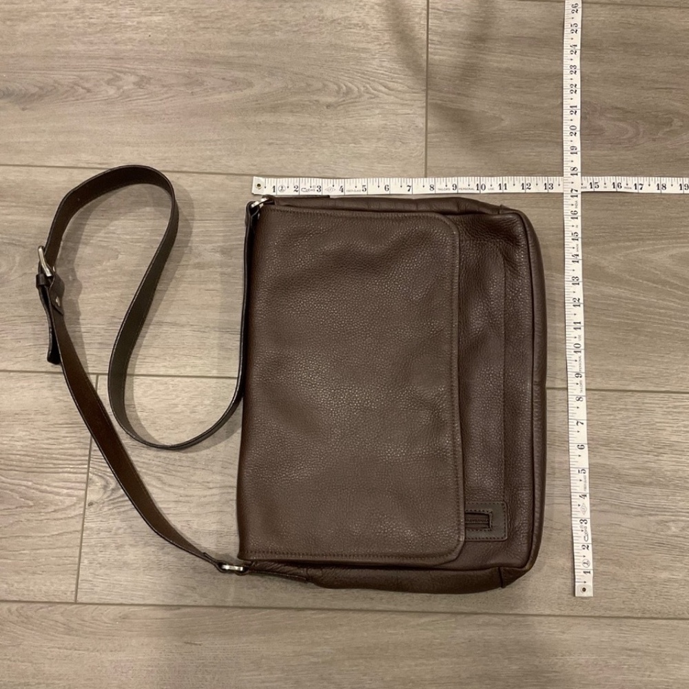 BARNEYS NEW YORK COLLECTION Brown Soft Leather Messenger Bag Made in Italy - Picture 9 of 10